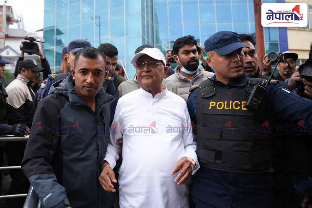 स्वास्थ्य परीक्षणपछि ५ तस्बिरमा पूर्वप्रधानमन्त्री ओली