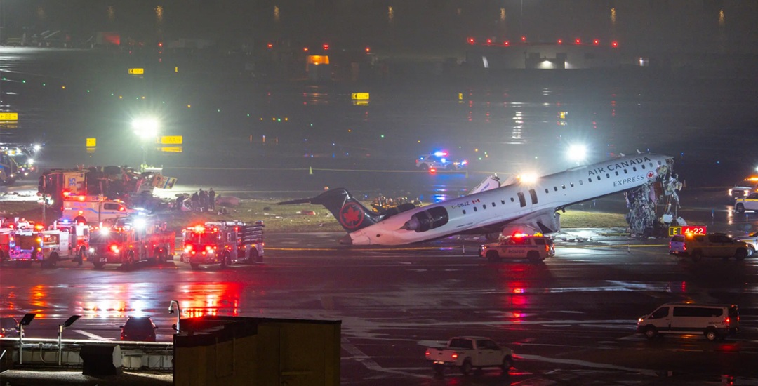 अमेरिकामा दमकलसँग विमान ठाेक्कियाे, ककपिटमा रहेका दुई पाइलटको मृत्यु