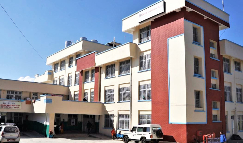 जिल्ला अस्पताल बैतडीमा हाडजोर्नीको जटिल शल्यक्रिया सुरु