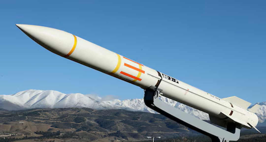 अमेरिकी बम वर्षकले प्रयाेग गर्ने हिन्द महासागरस्थित डिएगाे गार्सियन सैन्य अड्डामा इरानद्वारा क्षेप्यास्त्र प्रहार