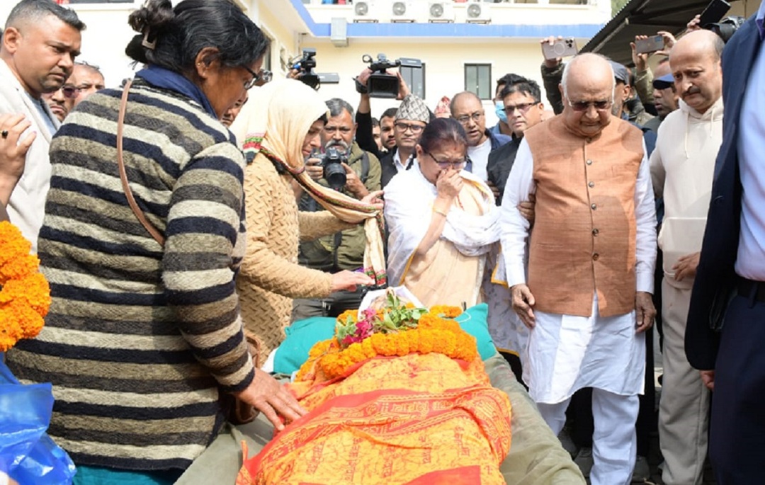 ‌ओलीका पिता माेहनप्रसादकाे अन्त्येष्टी पशुपति आर्यघाटमा गरिँदै