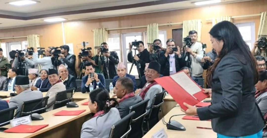 नवनिर्वाचित १८ जना राष्ट्रिय सभा सदस्यले लिए पद तथा गाेपनीयताकाे सपथ