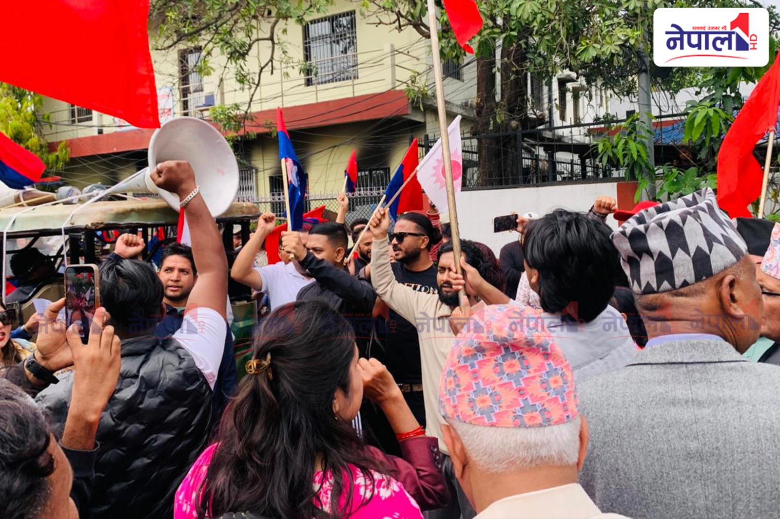 अध्यक्ष ओली पक्राउ विरुद्द एमाले मोरङको प्रदर्शन(तस्बिरहरु)