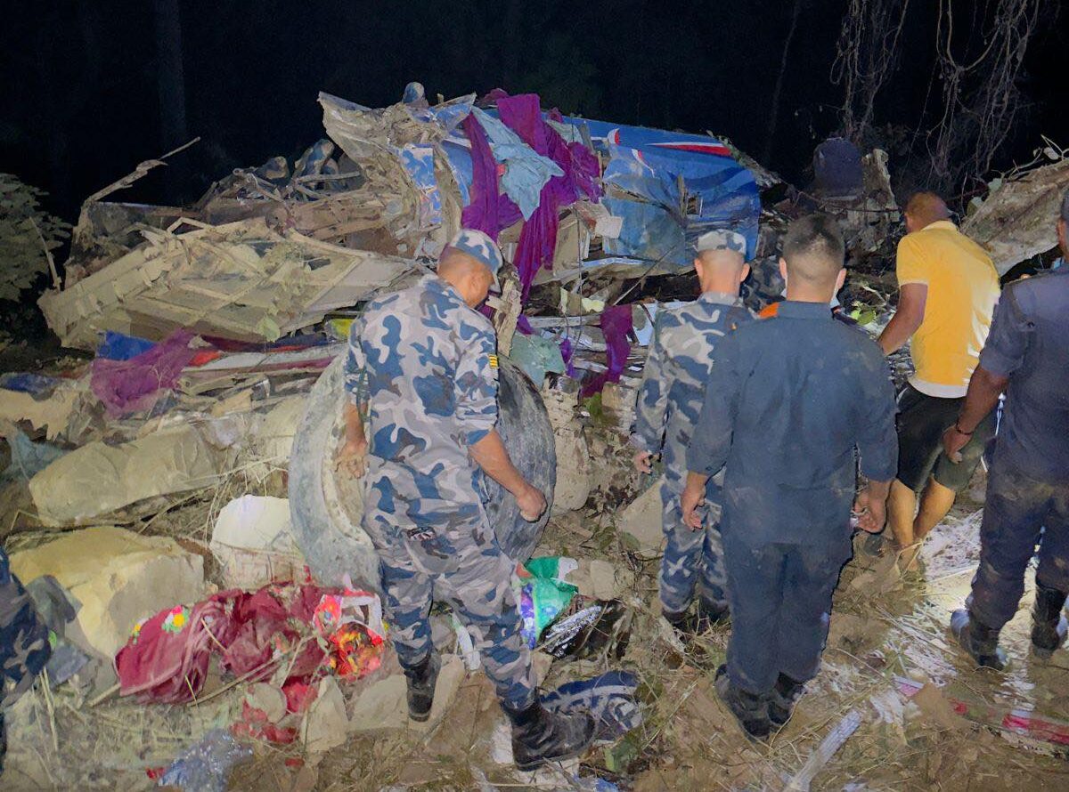 दाउन्नेमा सवारी दुर्घटना हुँदा तीन जनाको मृत्यु, १५ जना घाइते