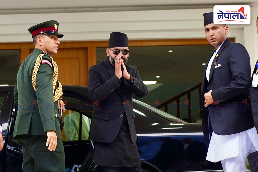 बालेन प्रधानमन्त्रीको रूपमा पदभार ग्रहण गर्न सिंहदरबार जाँदै गर्दाका तस्बिरहरू