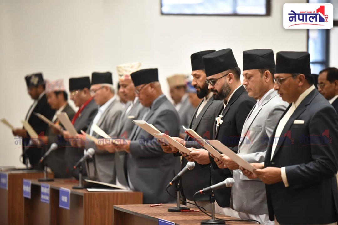 नवनिर्वाचित सांसदहरुको सपथ ग्रहण समारोह सम्पन्न (तस्बिरहरु)
