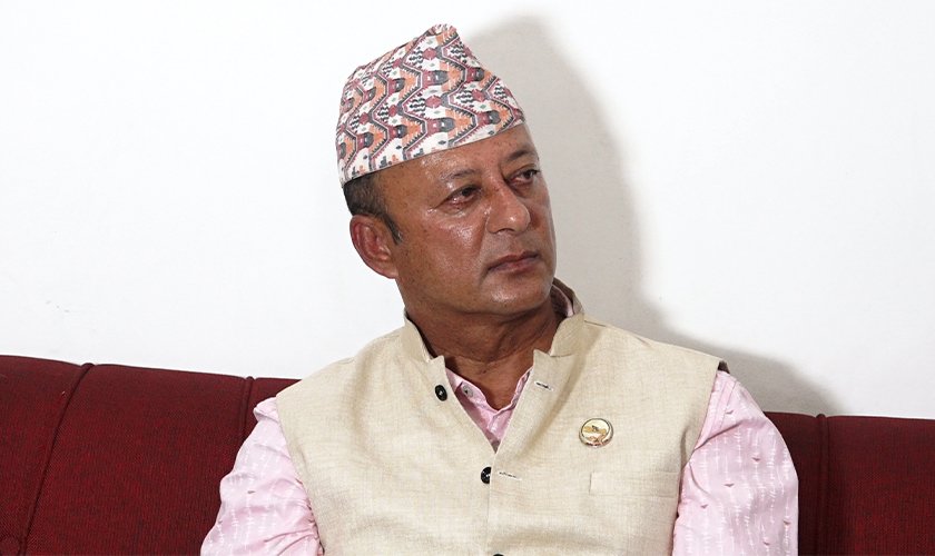 थुनामा रहेका पूर्वमन्त्री खड्काको स्वास्थ्यमा समस्या,त्रिवि शिक्षण अस्पताल भर्ना