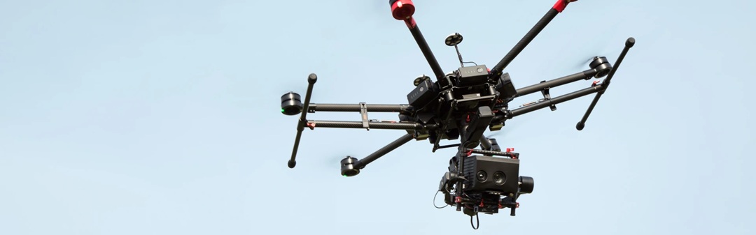 रसुवामा ‘ड्रोन’बाट वनस्पतिका बीउ छरिदै