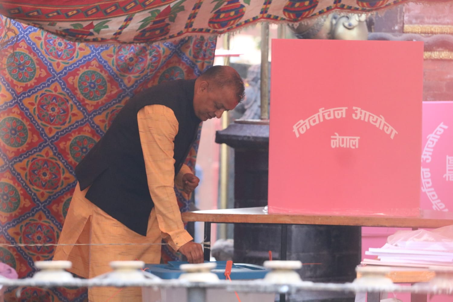 कांग्रेस सभापती थापाले गरे मतदान