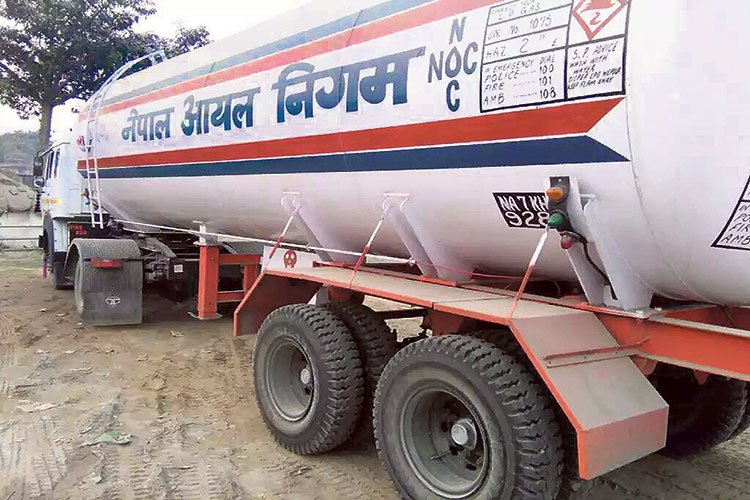 वीरगन्ज नाका हुँदै दुई हजारभन्दा बढी एलपी ग्यासका बुलेट भित्रिए