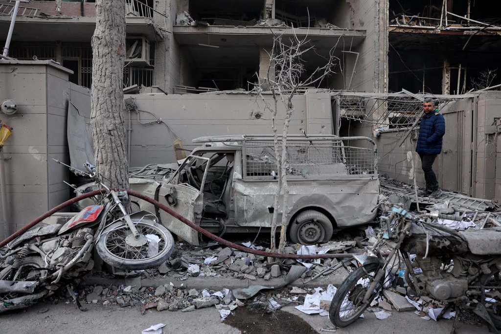 मध्यपूर्व युद्ध : लेबननमा एक लाख मानिस विस्थापित