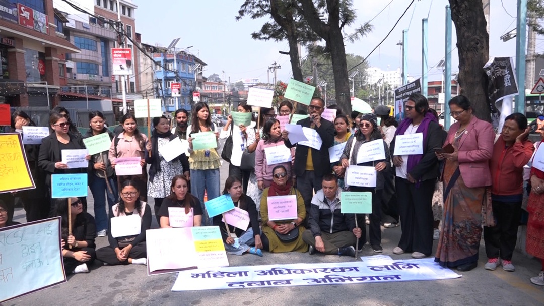 सिंहदरबारमा सपथ ग्रहण, माइतीघरमा  बालेनविरुद्ध प्रदर्शन