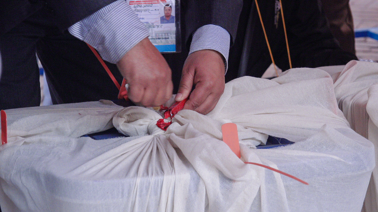 दुर्गमका मतपेटिका हेलिकप्टरबाट सङ्कलन गरिँदै