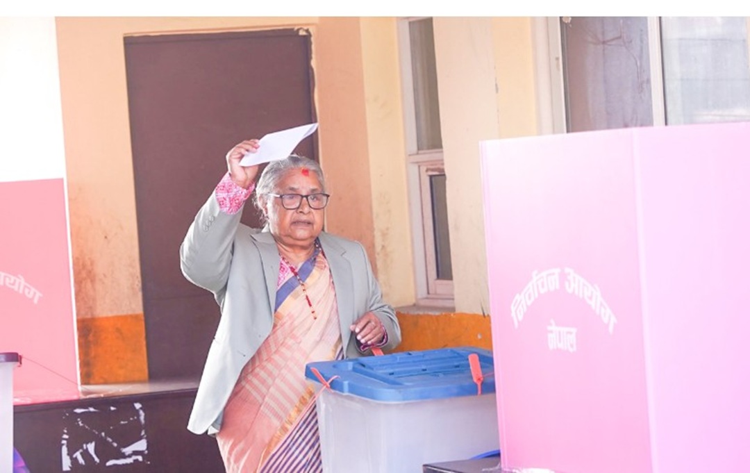 प्रधानमन्त्री सुशीला कार्कीले गरिन् धापासीमा मतदान