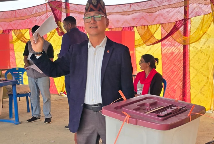 राप्रपा अध्यक्ष राजेन्द्र लिङ्देनले गृहजिल्ला झापाबाट गरे मतदान