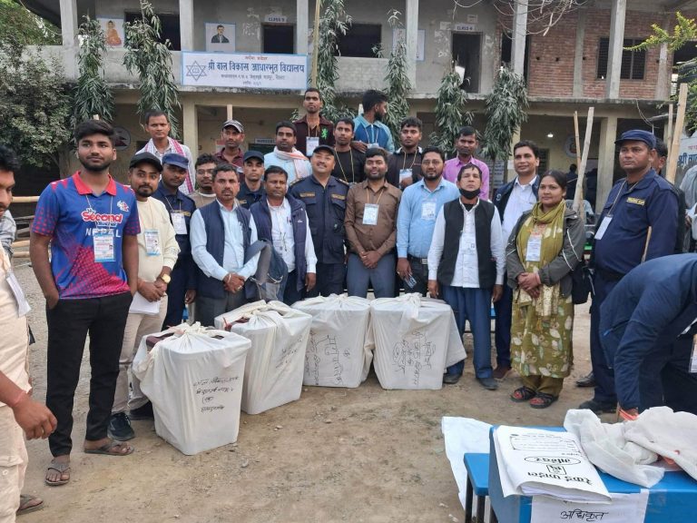 रौतहटमा मतदान सम्पन्न, आजै रातिदेखि मतगणना सुरु गरिने