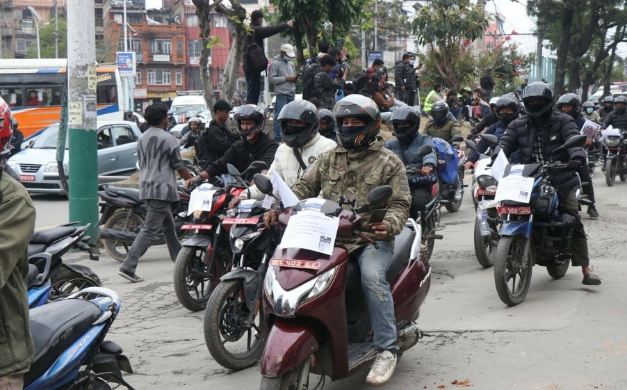 राइड सेयरिङ कम्पनीले श्रम शोषण गरेको भन्दै,माइतीघरमा उत्रिए राइडर