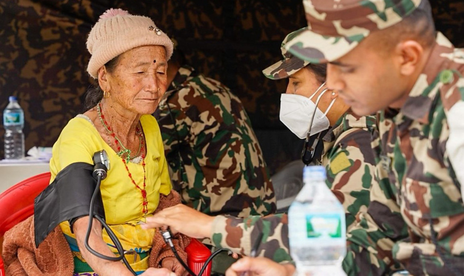 सेनाको स्वास्थ्य शिविरमा २०८ जना स्थानीयले लिए निःशुल्क सेवा