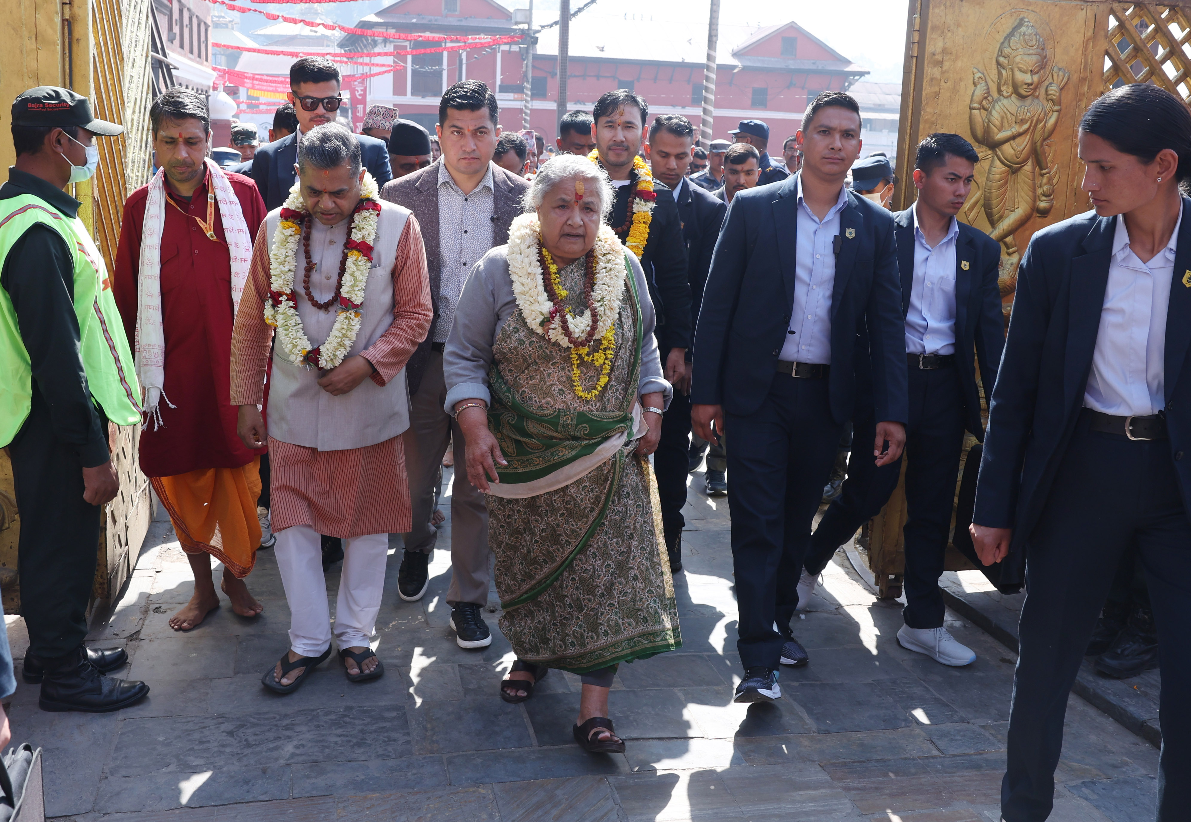 निर्वाचन शान्तिपूर्ण रुपमा सम्पन्न भएपछि प्रधानमन्त्री कार्कीले पशुपतिनाथमा गरिन् रुद्राभिषेक पूजा