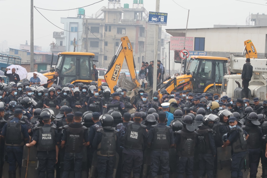 मनोहरामा सुकुम्वासी बस्ती भत्काइँदै,सुरक्षा व्यवस्था कडा (तस्वीरहरू)