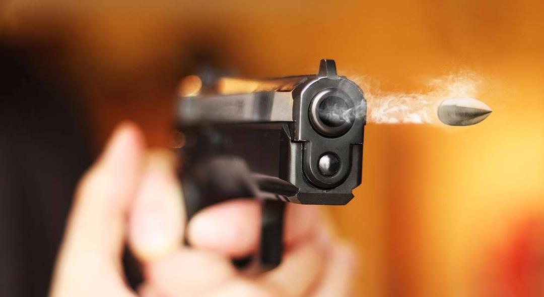 साखुँमा प्रहरीले चलायो गोली