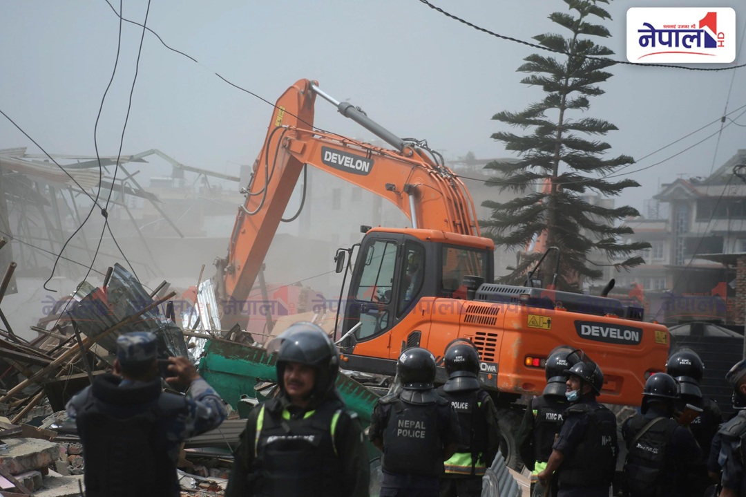 गैरीगाउँ क्षेत्रको सुकुम्बासी बस्तीमा पनि डोजर (तस्वीरहरू)