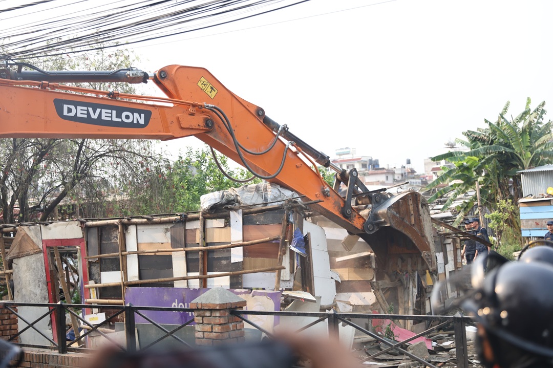 सुकुम्बासी स्थानान्तरणसँगै ‘साइटमै’ राहत व्यवस्था, दुई दिन निःशुल्क खाना र अस्थायी आवासको प्रबन्ध