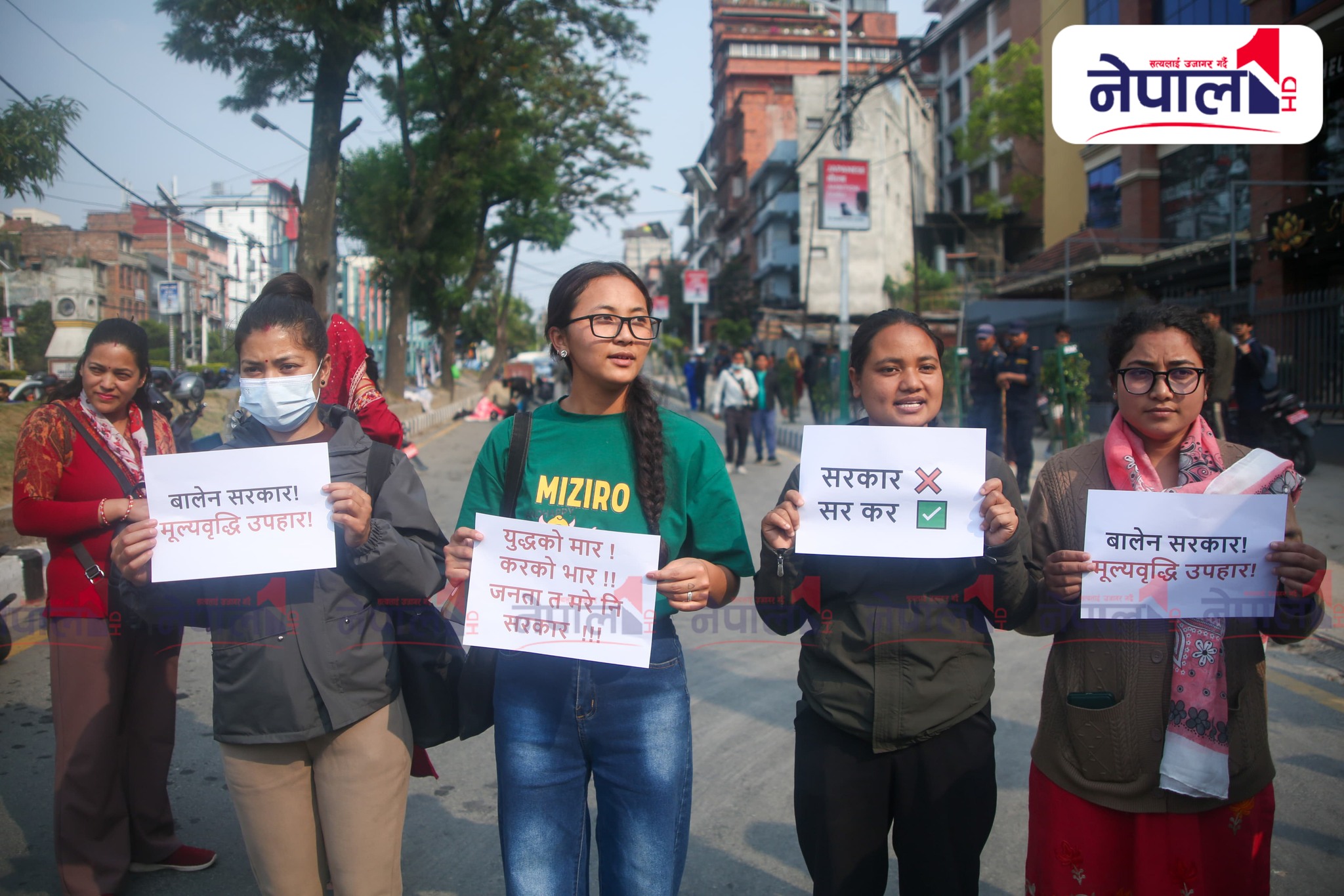 पेट्रोलियम कर खारेजको माग गर्दै माइतीघरमा विद्यार्थीको प्रदर्शन(तस्वीरहरु)