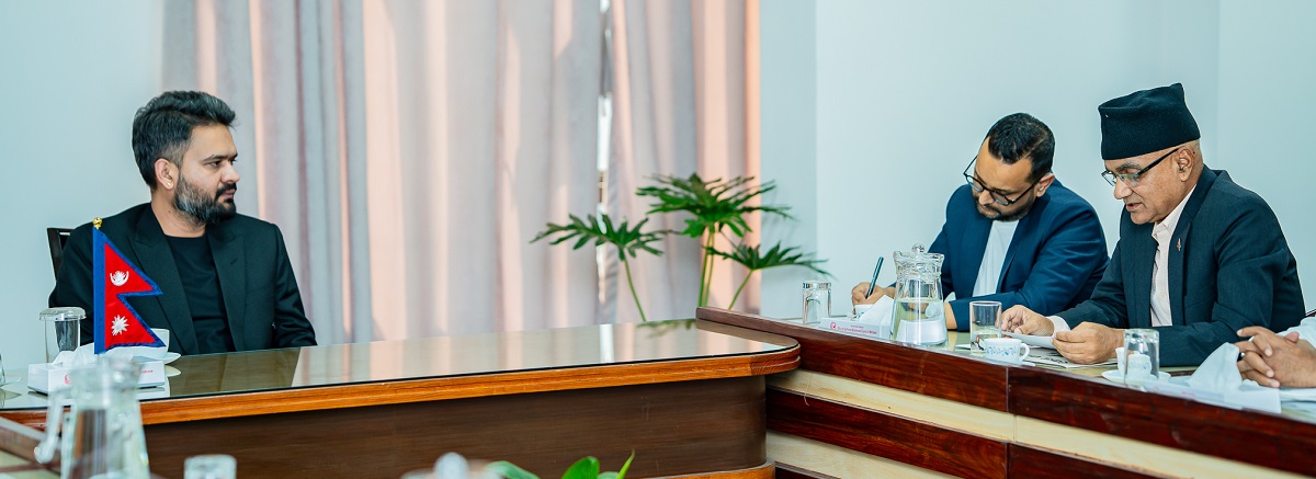 प्रधानमन्त्री शाह मुख्यमन्त्रीहरूसँग छलफल गर्दै