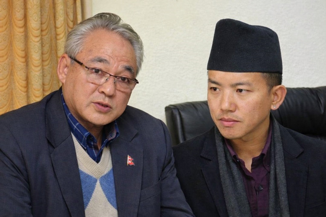 एमाले संसदीय दलको नेतामा थापालाई सुहाङको टक्कर