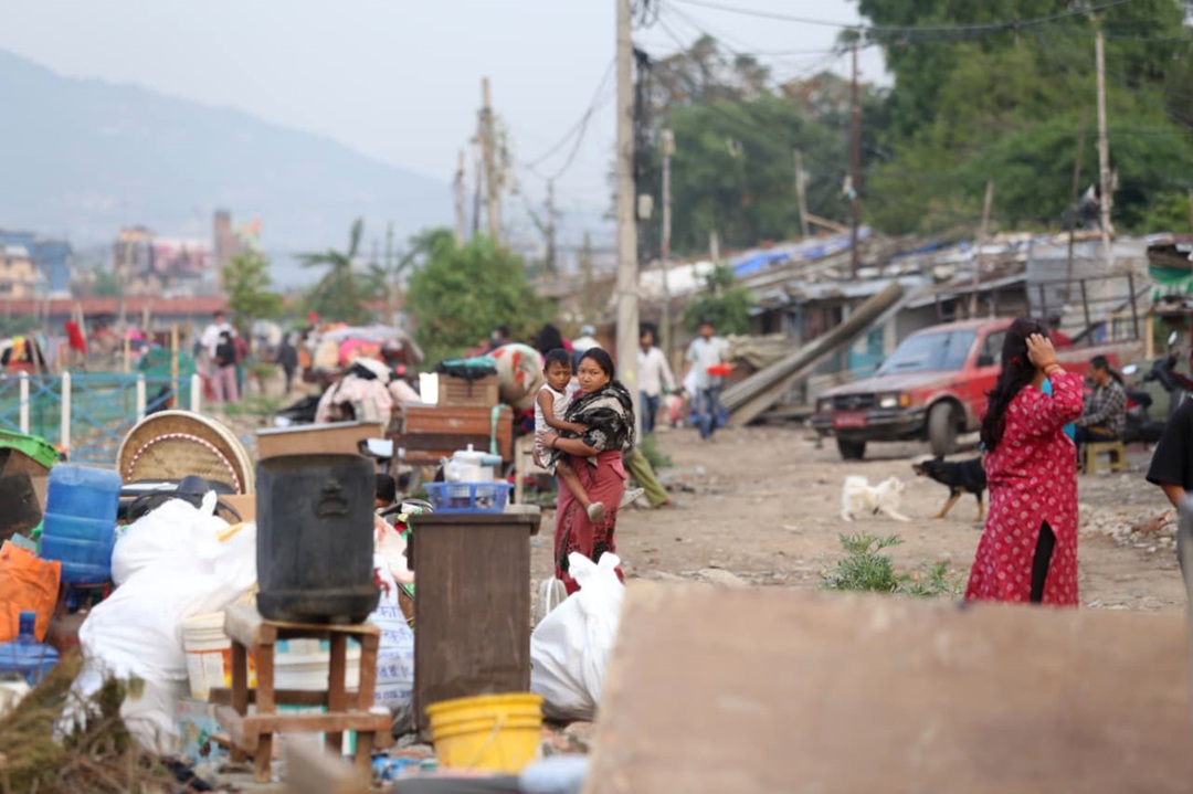 थापाथली सुकुम्बासी बस्ती खाली : १५ परिवार मात्र दशरथ रंगशालाको होल्डिङ सेन्टरमा