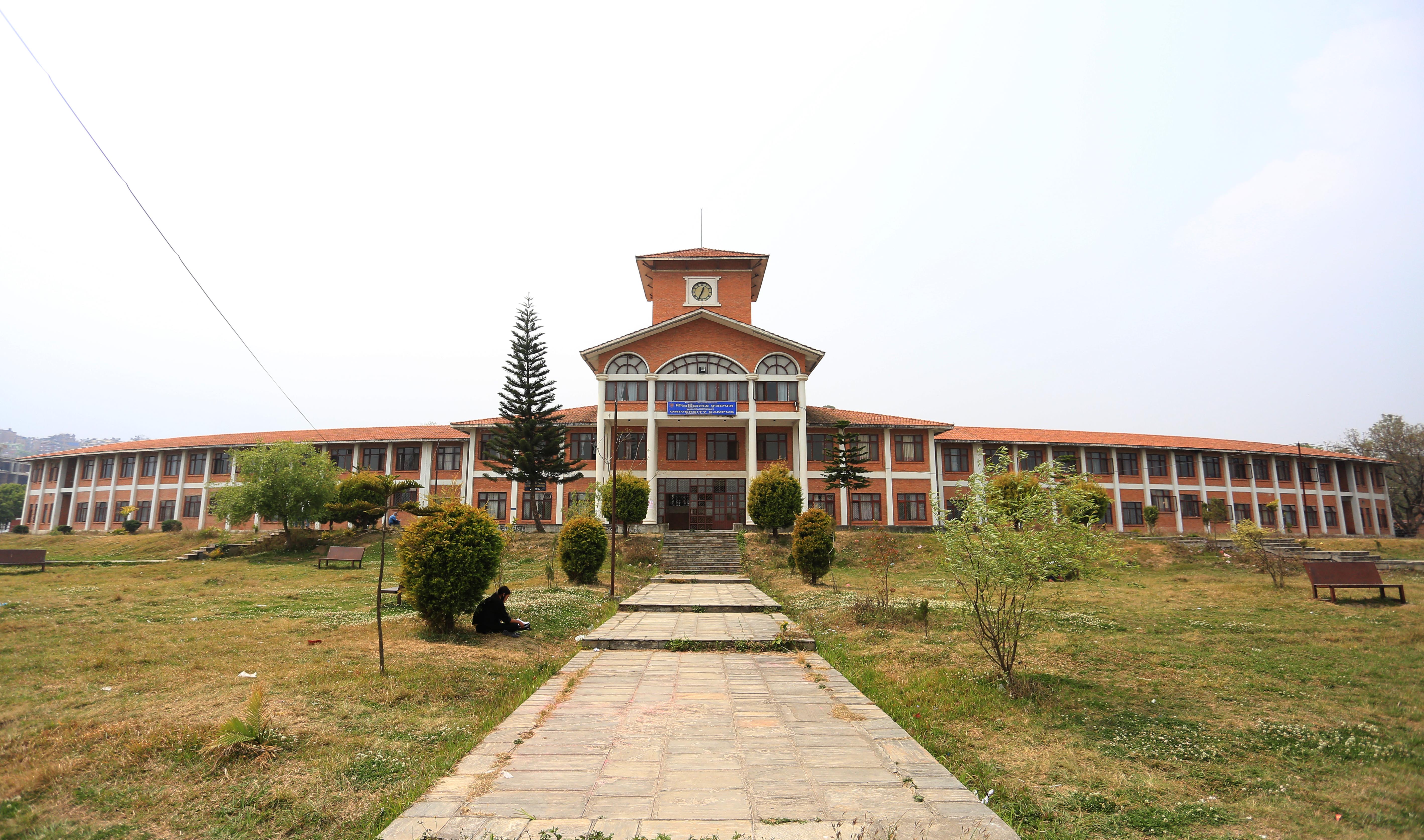 अध्ययन बिदामा गएका प्राध्यापक नफर्किँदा त्रिविलाई दुई अर्ब नोक्सानी