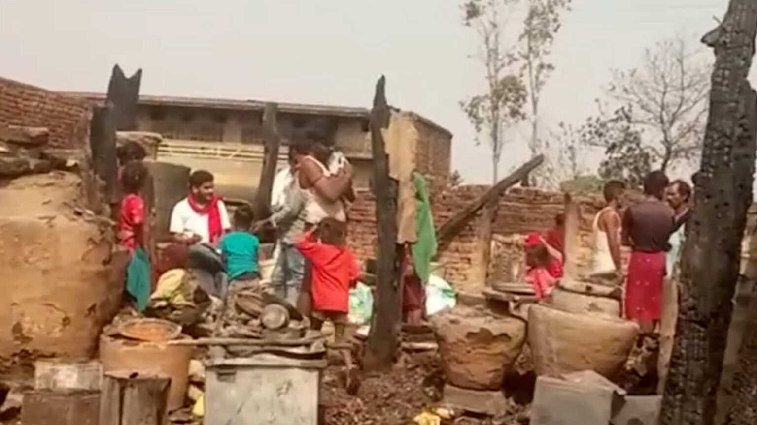 बाँकेको नरैनापुरमा आगलागीबाट १३ घरगोठ जलेर ध्वस्त