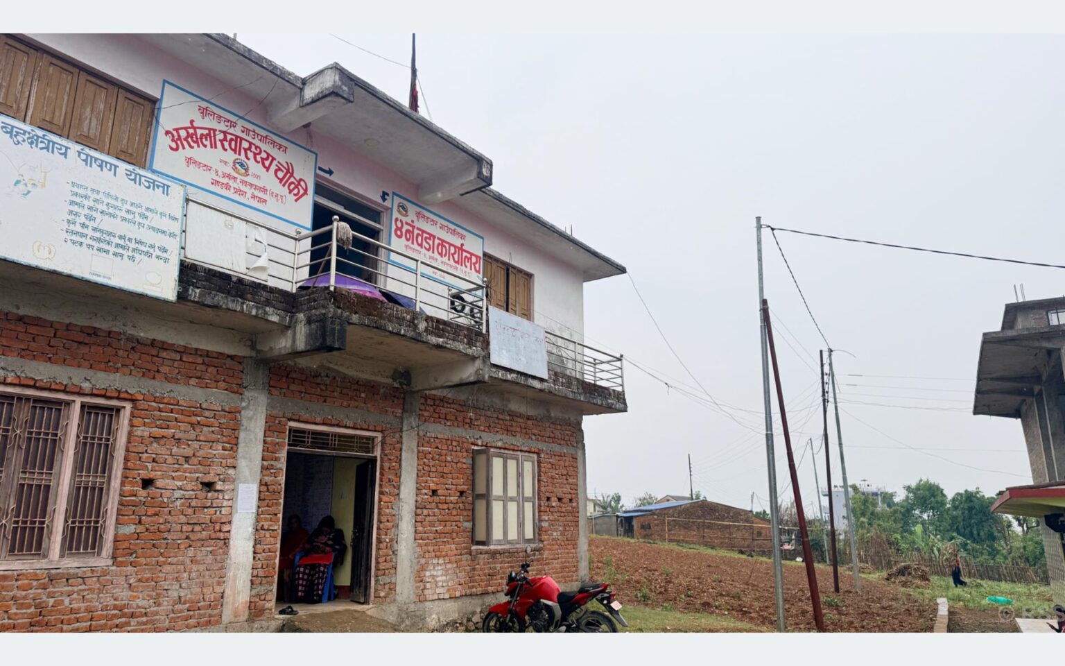 नवलपुरको पहाडी क्षेत्रमा पोल पुग्यो, भएन विद्युत् वितरण