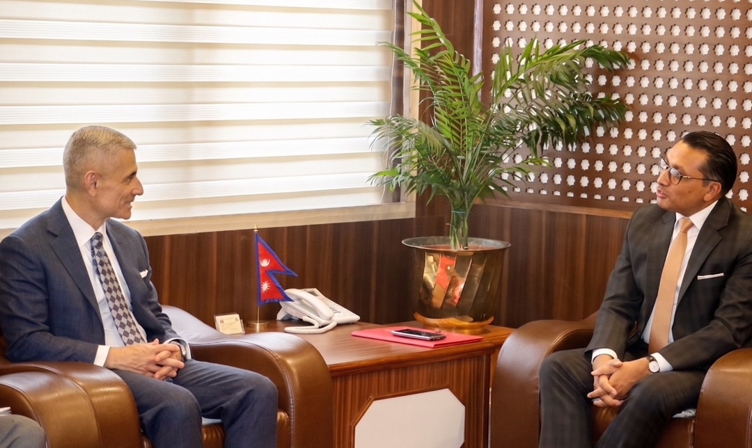 अर्थमन्त्री र अमेरिकाका सहायक विदेश मन्त्रीबीच भेटवार्ता