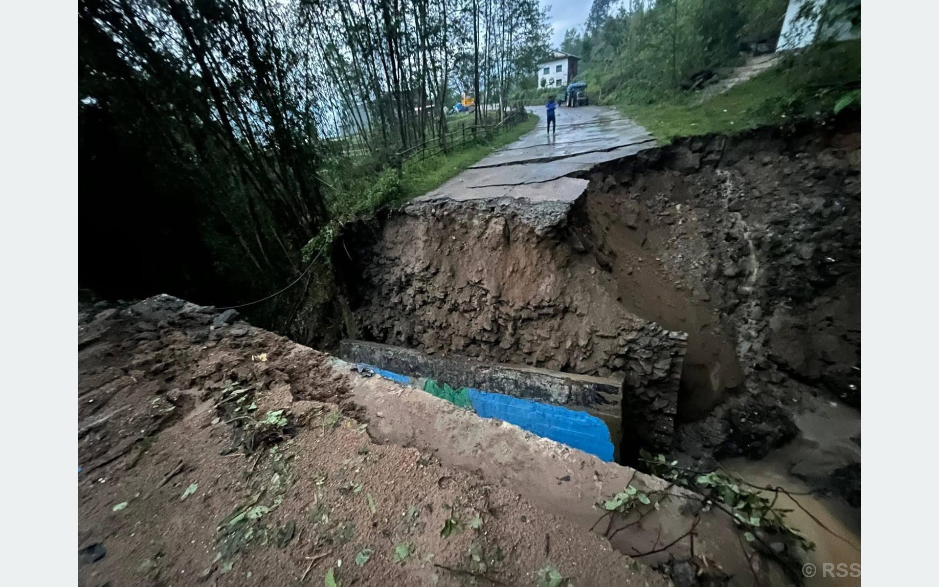 अवरुद्ध भोजपुर-चखेवा सडक एकतर्फी सञ्चालनमा