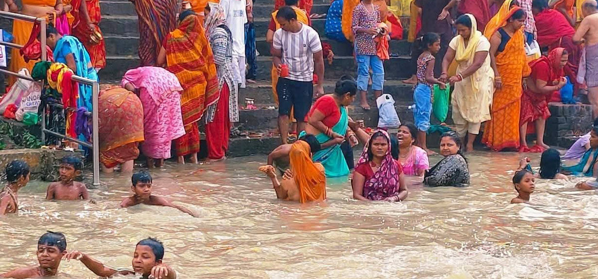 दूधमतीमा भव्य शाही स्नान, साँझ सवा लाख दीप जलाइने