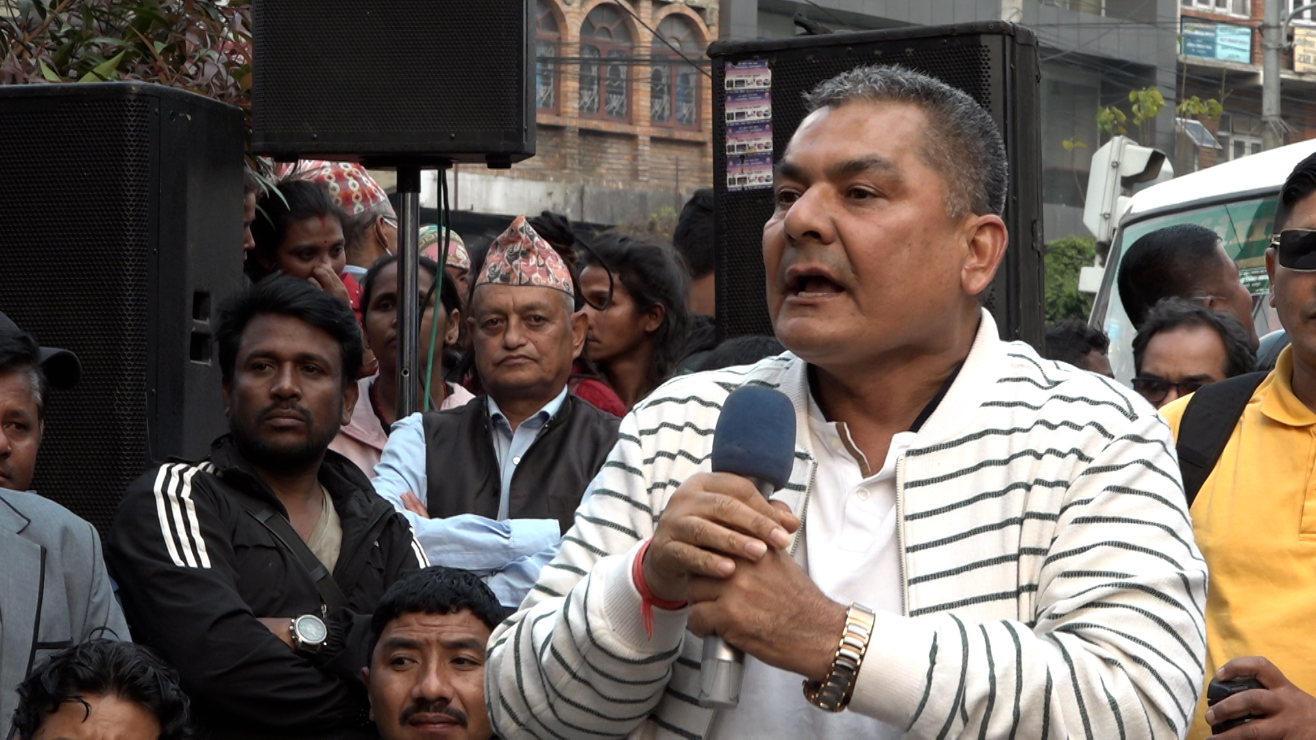 मेडिकल व्यवसायी दुर्गा प्रसाईंविरुद्ध मुद्दा दायर