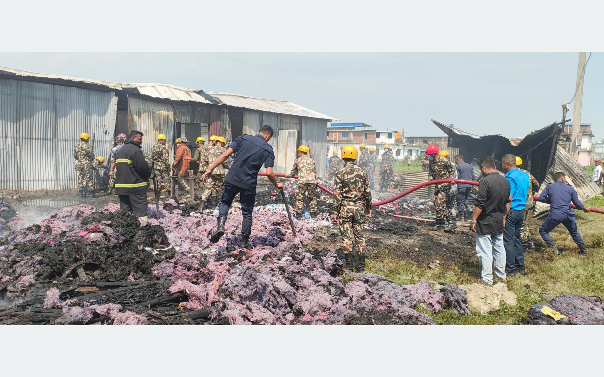 बिर्तामोडको कपास प्रशोधन उद्योगमा आगलागी हुँदा लाखौँको क्षति