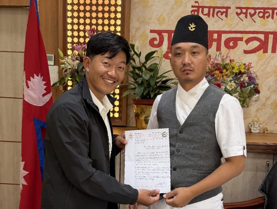 सुरक्षासम्बन्धी समस्या समाधान गरिदिन माग गर्दै गृहमन्त्री गुरुङलाई ज्ञापनपत्र