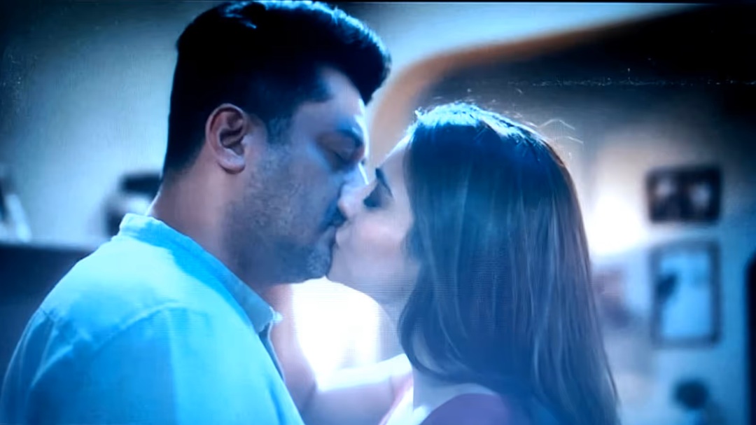 काजोलले तोडिन् ३० वर्षपछि ‘नो किसिङ पोलिसी’