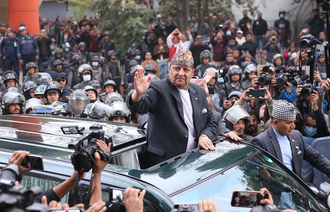 पूर्वराजा ज्ञानेन्द्र पोखरा जाँदै