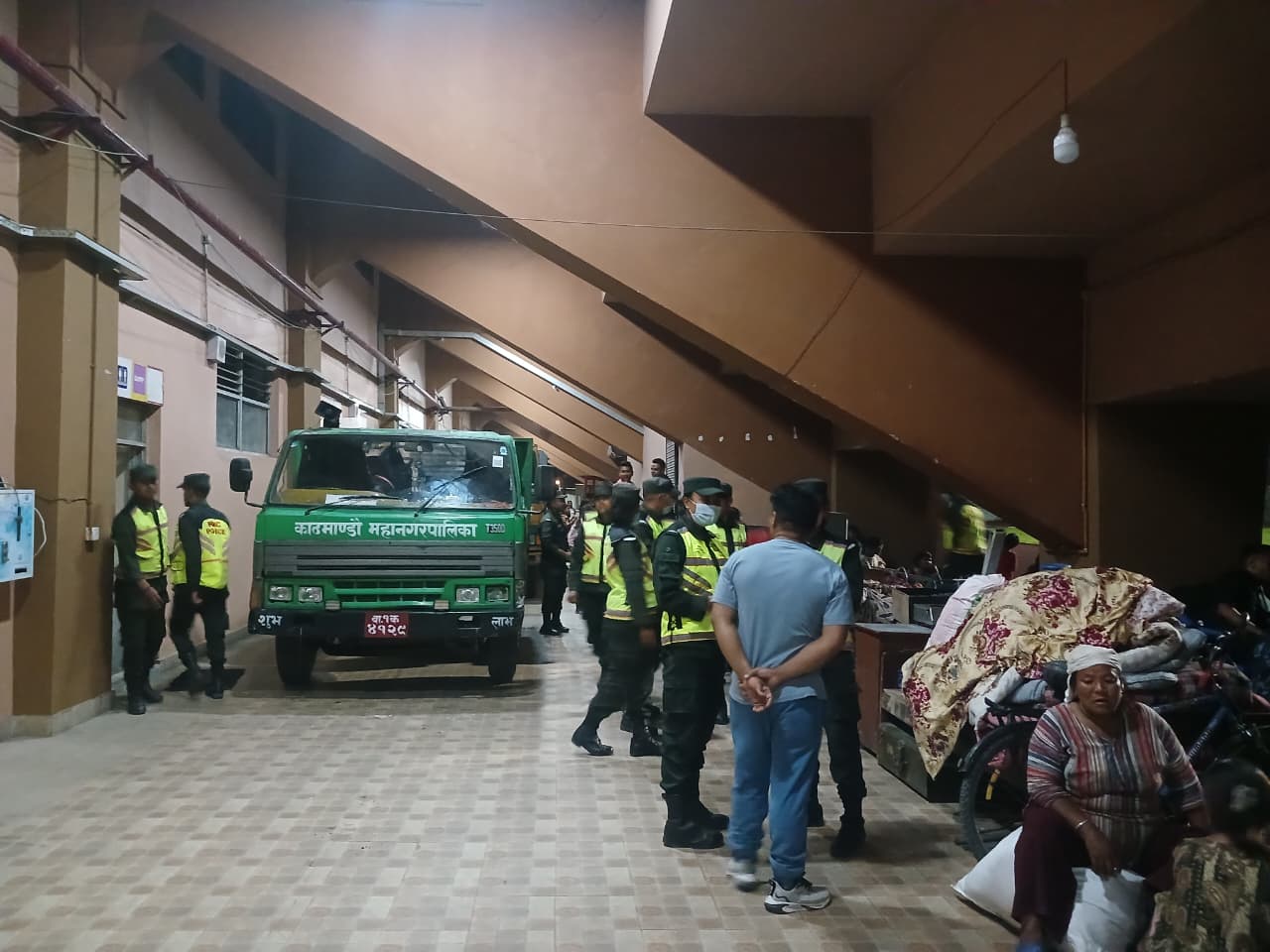 सरकारले हटायो काठमाडौं महानगरपाकाको नदी किनारका छेउमा रहेको जोखिमपूर्ण बस्ती