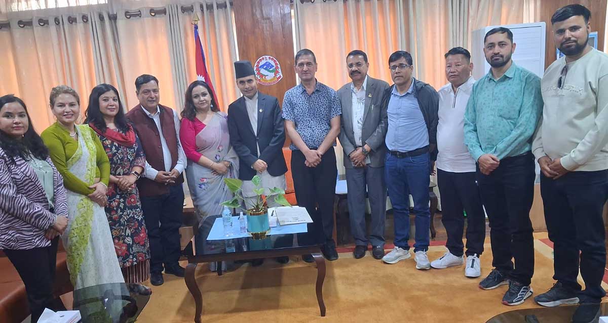 सञ्चारमन्त्री डा. तिमिल्सिना र पत्रकार महासङ्घका पदाधिकारी बिच छलफल