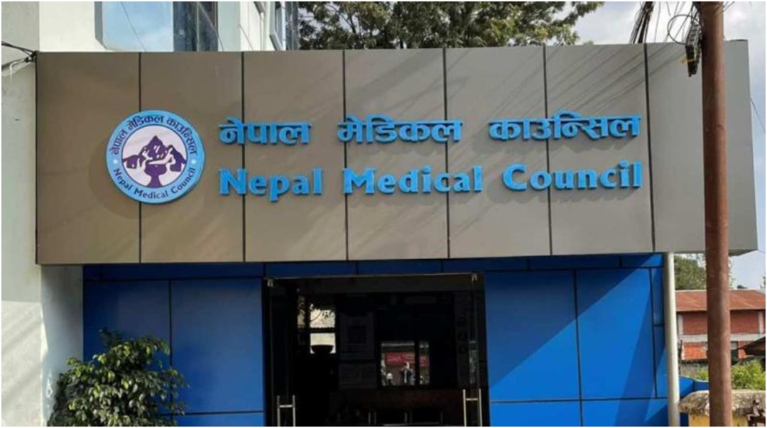 दर्ताविहीन स्वास्थ्य संस्थामा सेवा नदिन चिकित्सकलाई काउन्सिलको चेतावनी