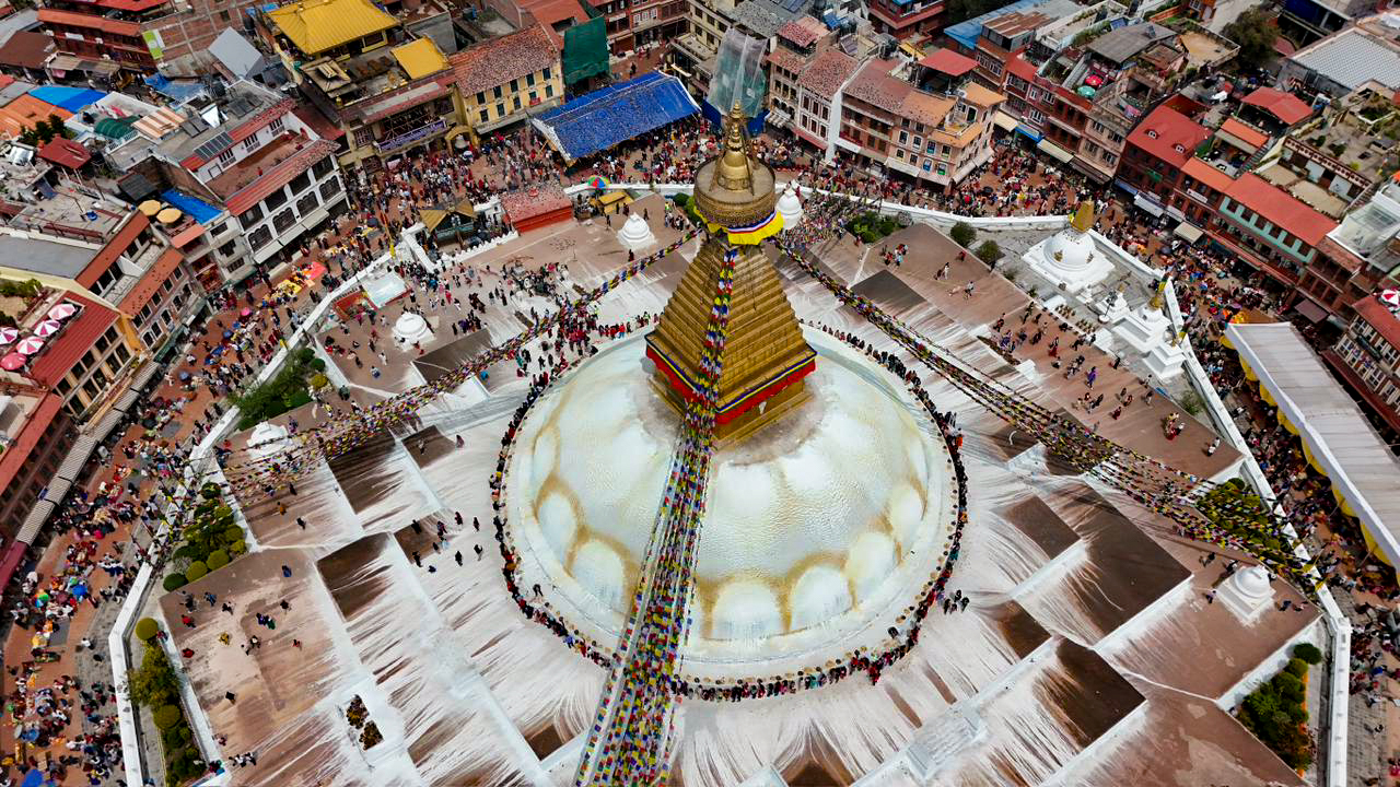 बौद्धमा तेमाल जात्रा: दिवङ्गत पितृको मुक्तिको कामना गर्दै बत्ती बाल्नेको घुइँचो