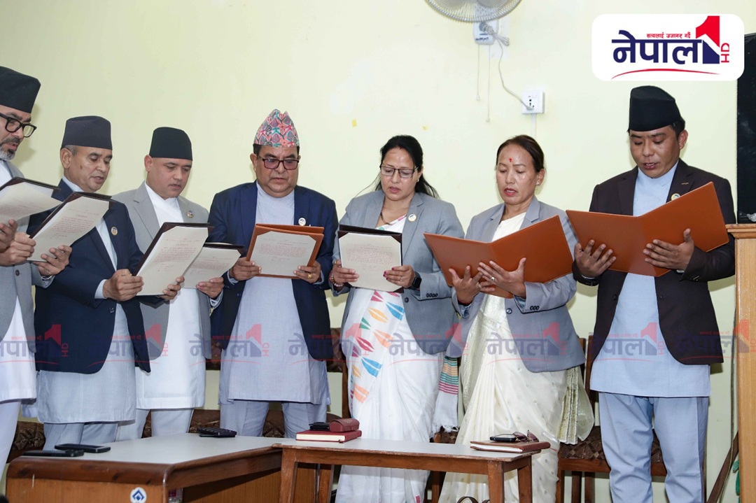 गण्डकी प्रदेशमा मन्त्रीमण्डल हेरफेरः नवनियुक्त मन्त्रीले लिए शपथ(तस्बिरहरु)