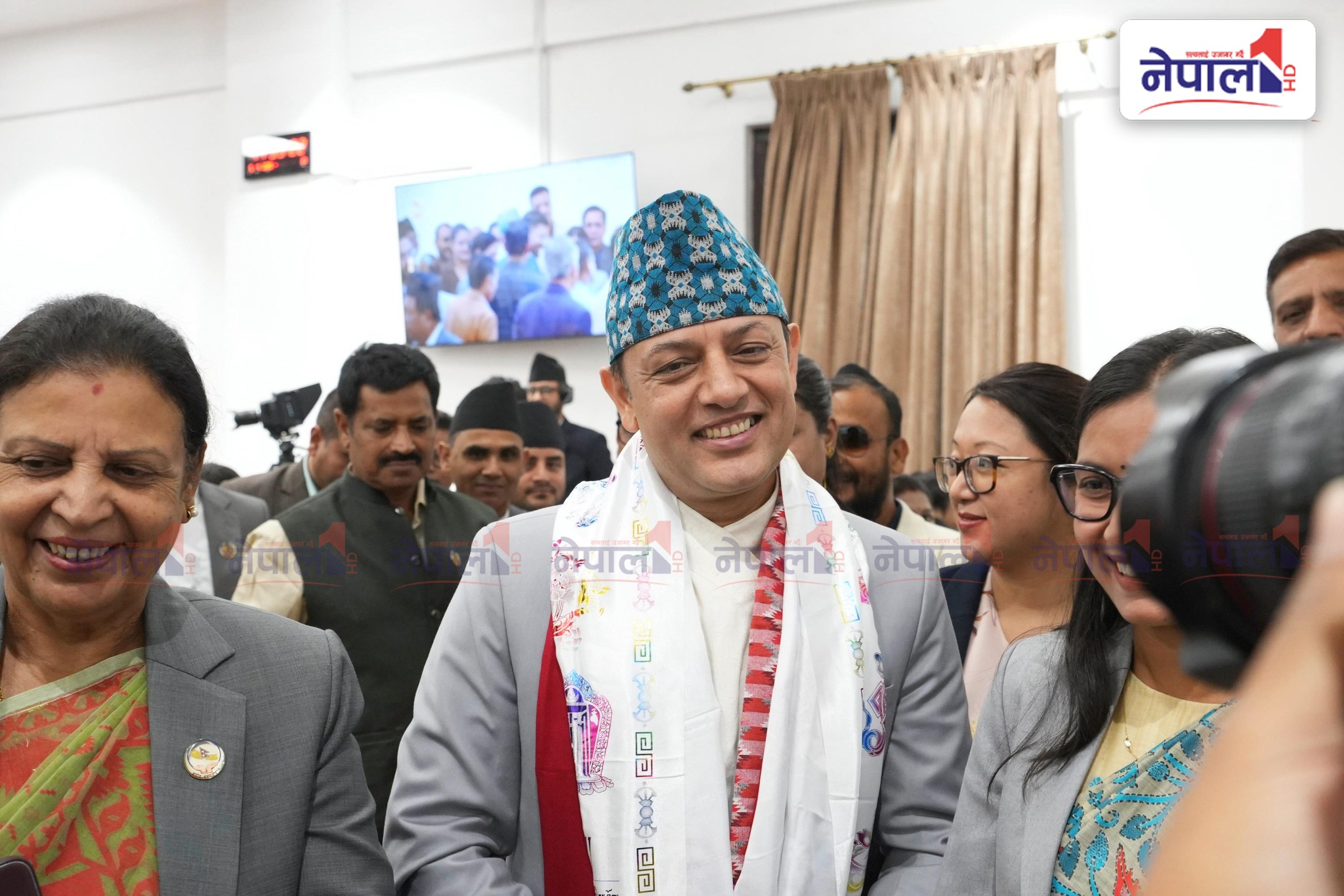 सभामुख अर्यालले गरे पदबहाली