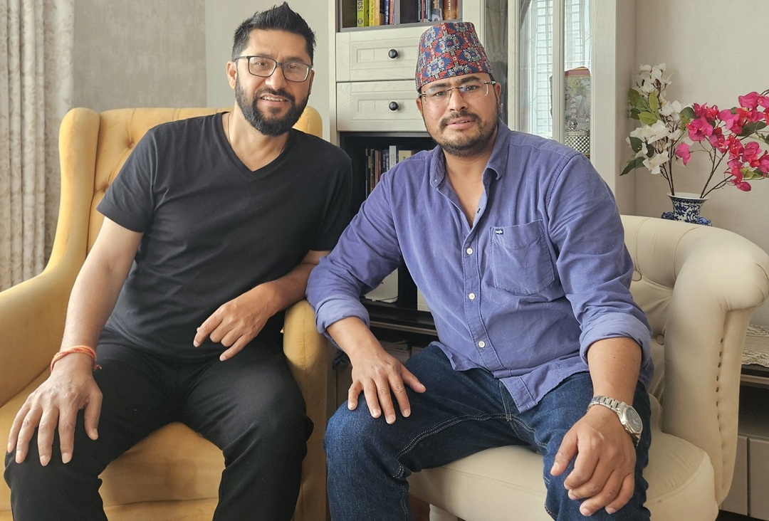 रविसँगको तस्वीर राख्दै ज्ञानेन्द्रको उद्घोष : ‘देश बनाउने महाअभियानमा छौँ’