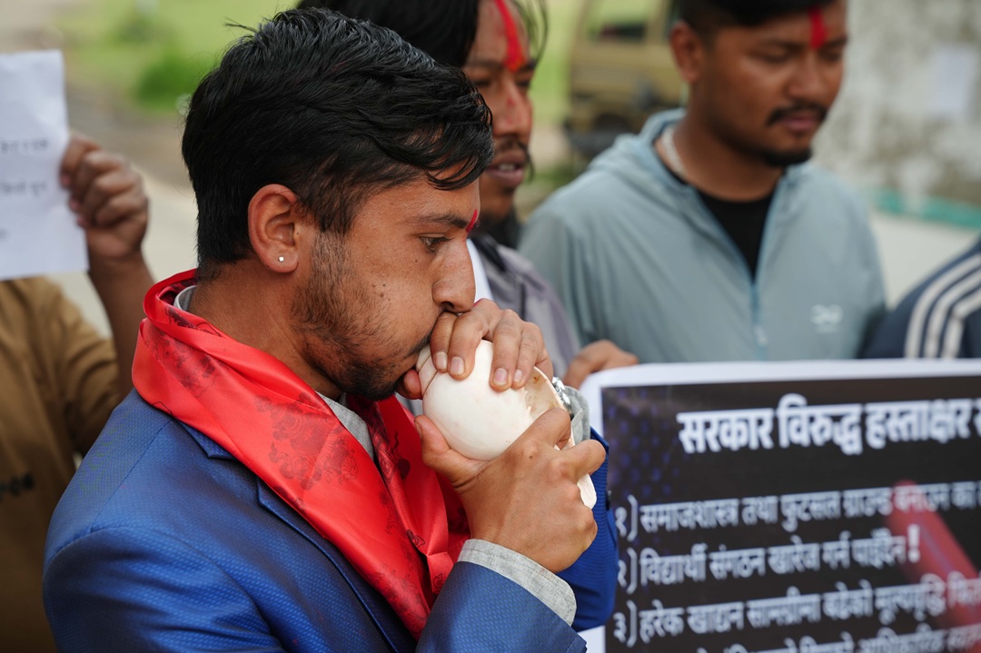 बालेन सरकारको कदमको विरोधमा बज्यो शंख (तस्बिरहरू)